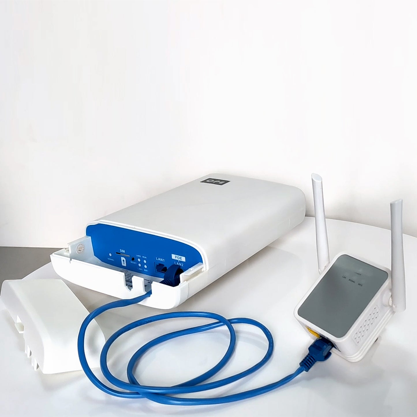 Dual Network Ports 4G LTE CAT4 Outdoor CPE POE Router LT17+TS780P